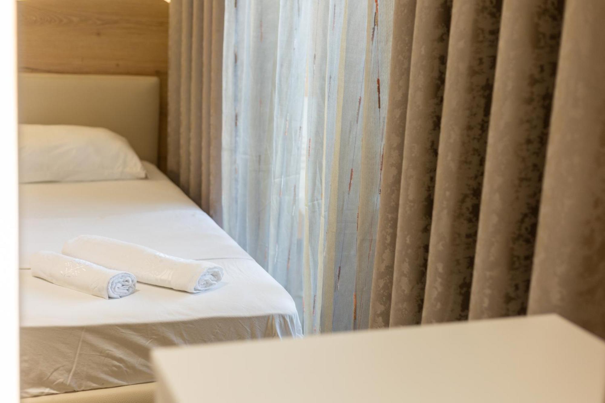 Hotel Klebrido Дуррес Экстерьер фото